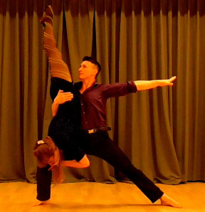 Dance and acrobatic duo 33 min